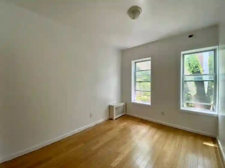 Bed-Stuy apartment with cafe downst