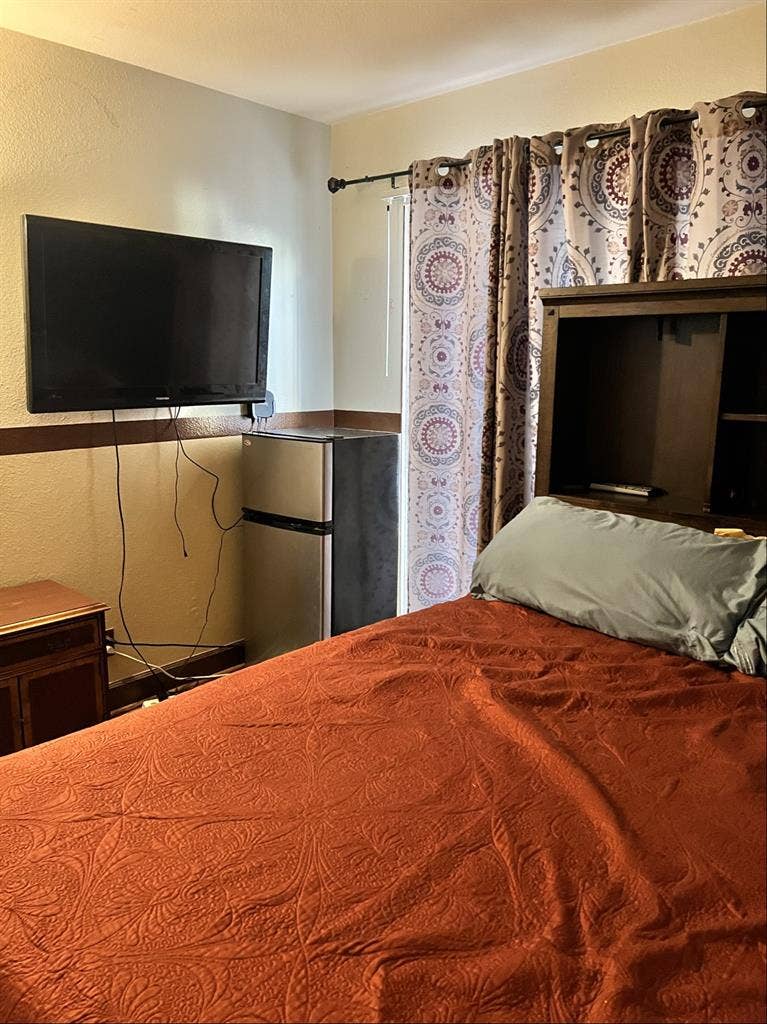 Furnished room in PD- utilit. Incl