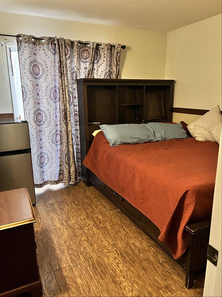 Furnished room  in PD- utilit. Incl