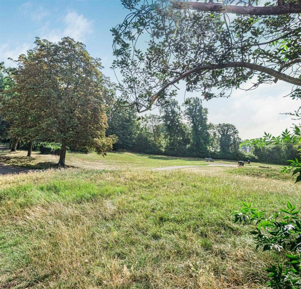 Nicely furnished room Muswell Hill