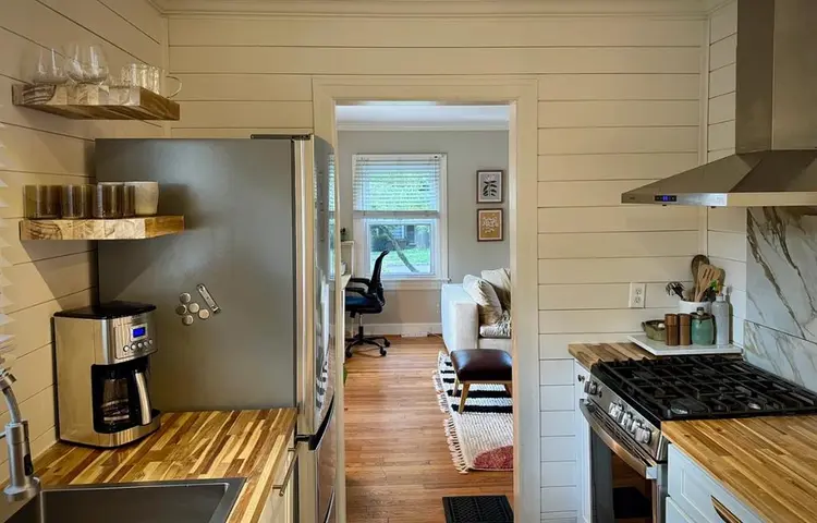 Female roomate wanted in SoKnox!