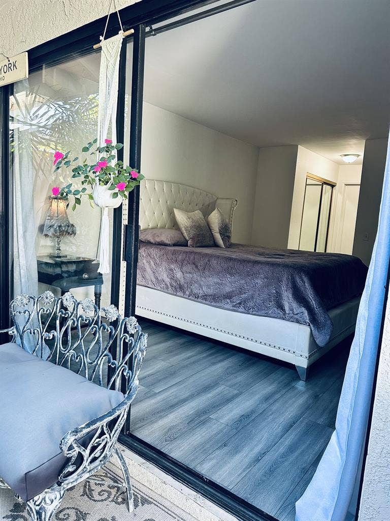 Private entrance Primary LARGE room