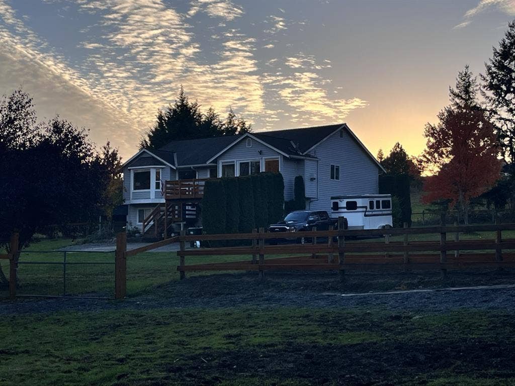 Country living close to town!