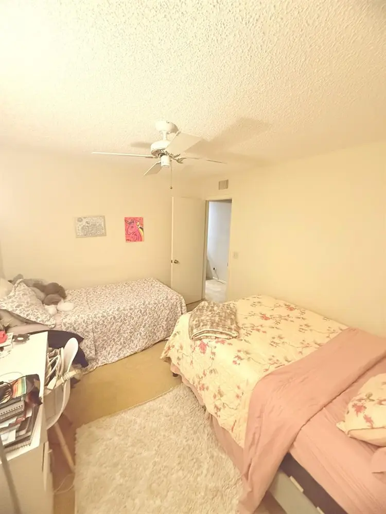 Room for rent in Greenacres