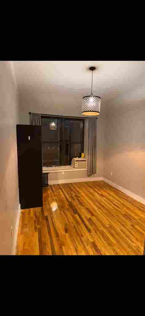 Large room in Crown Heights !!!