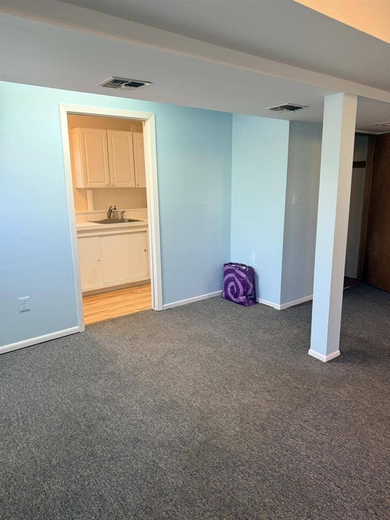 Studio Apart in a home w/driveway