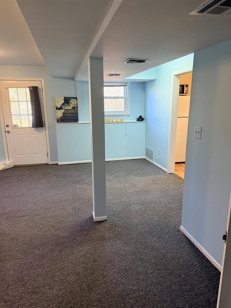 Studio Apart in a home w/driveway