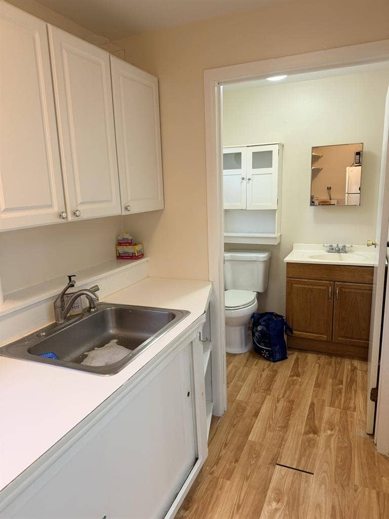 Studio Apart in a home w/driveway