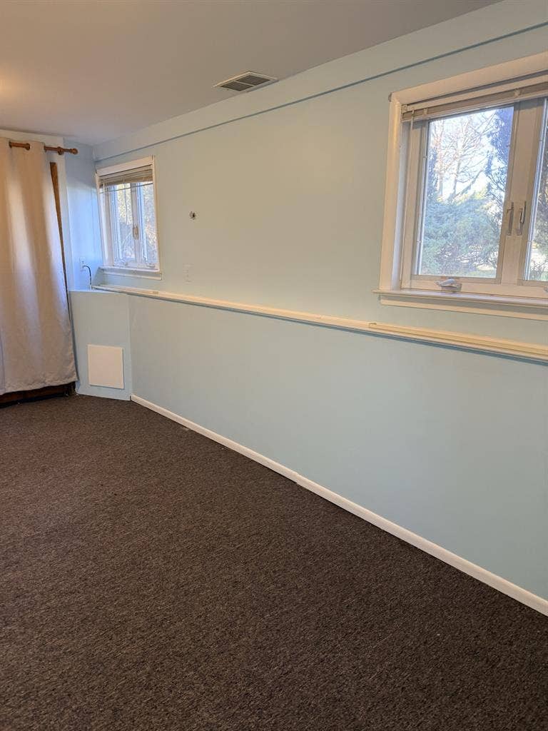 Studio Apart in a home w/driveway