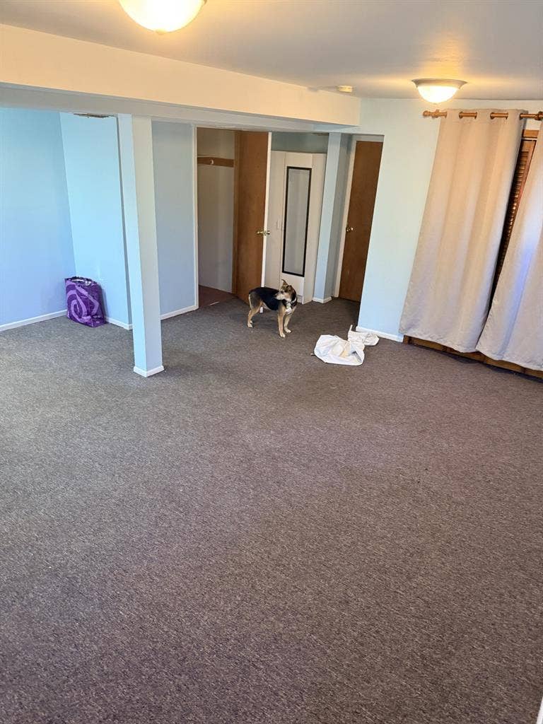 Studio Apart in a home w/driveway