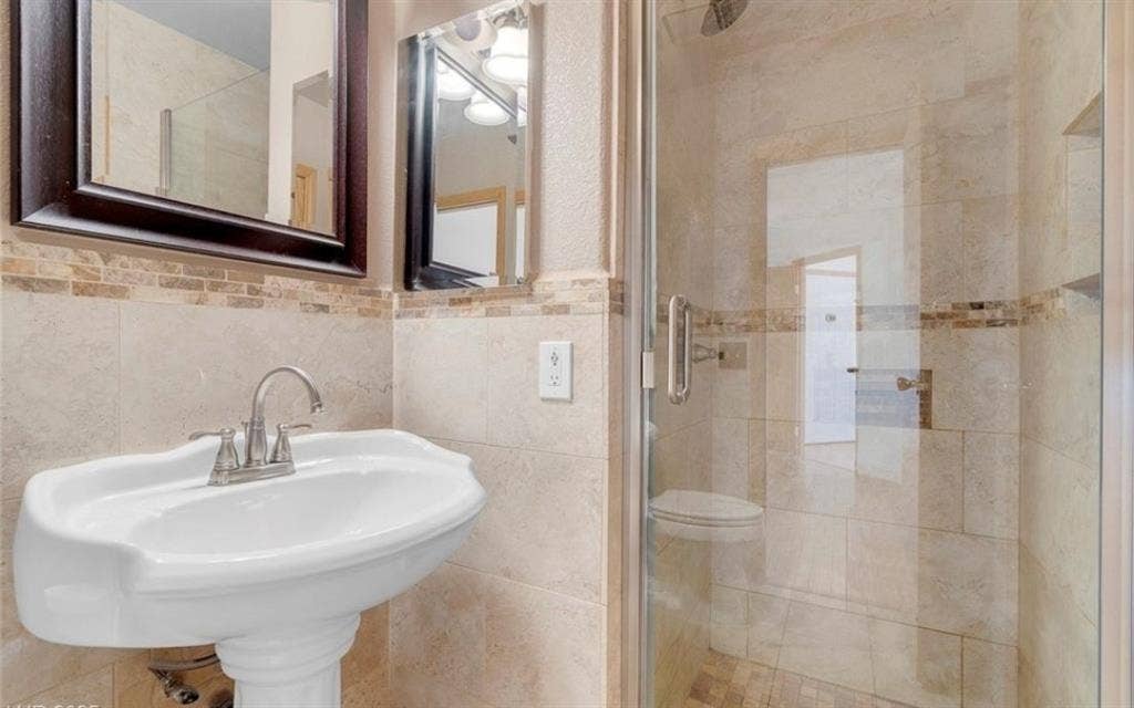 Looking for Roommates