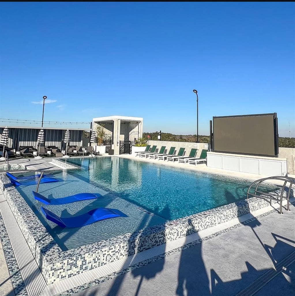 SUBLEASING A ROOM IN !