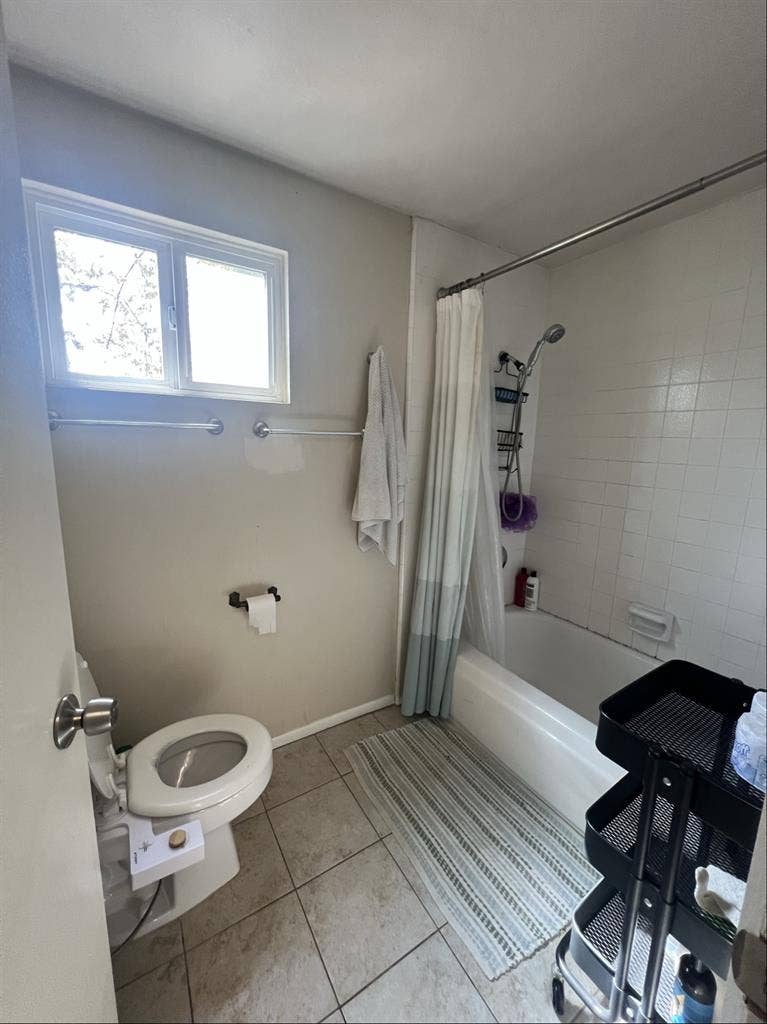 Seeking roommate in Fullerton house