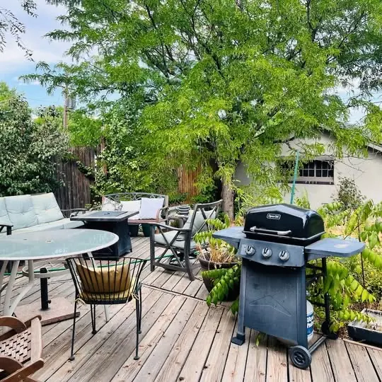 Congress Park Room Available