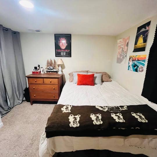 Congress Park Room Available