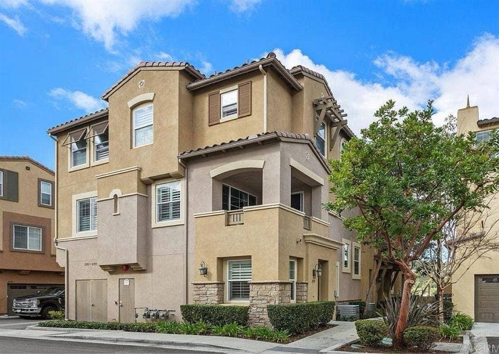 Central to La costa and San marcos.