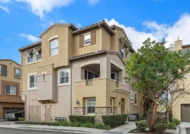 Central to La costa and San marcos.