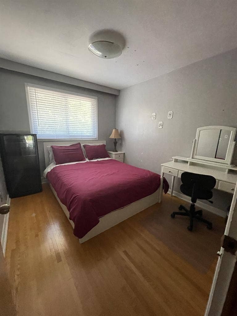 Room in a house for rent-girls only