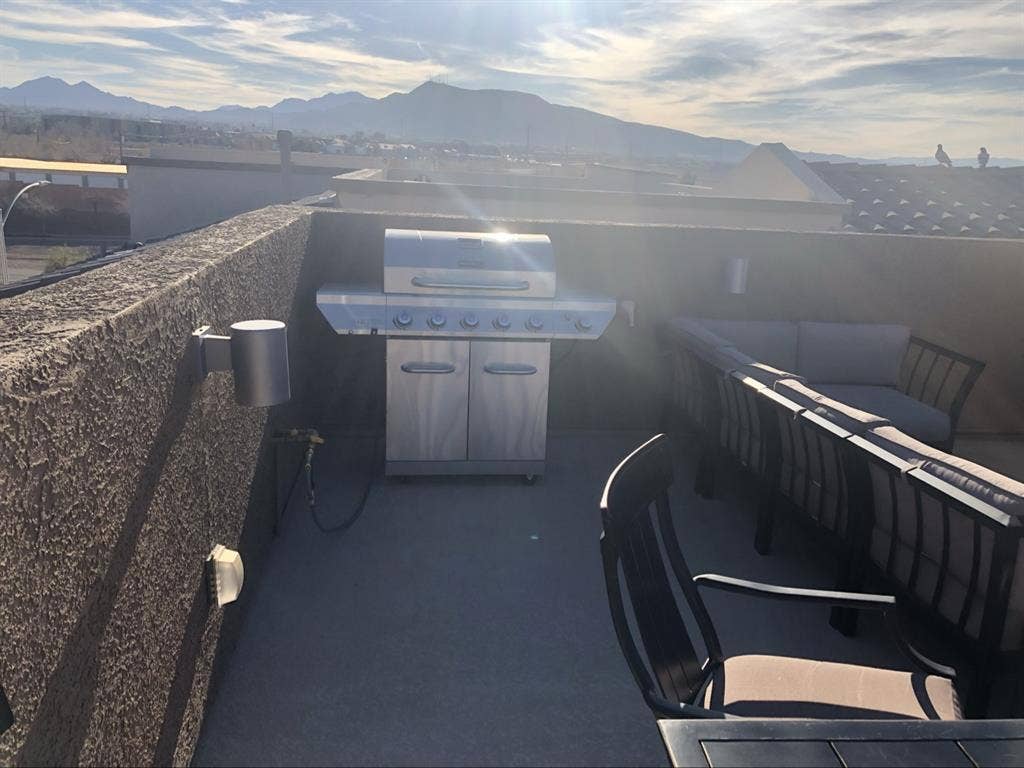 Huge 
Studio Apart Private Roof Deck