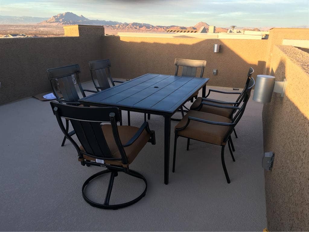 Huge 
Studio Apart Private Roof Deck