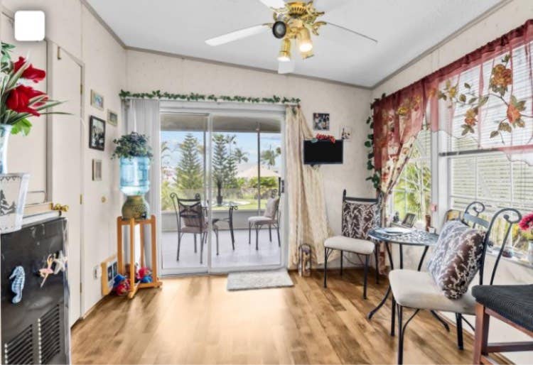 Furnished Queen Room  /Private Bath