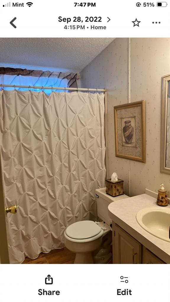 Furnished Queen Room  /Private Bath