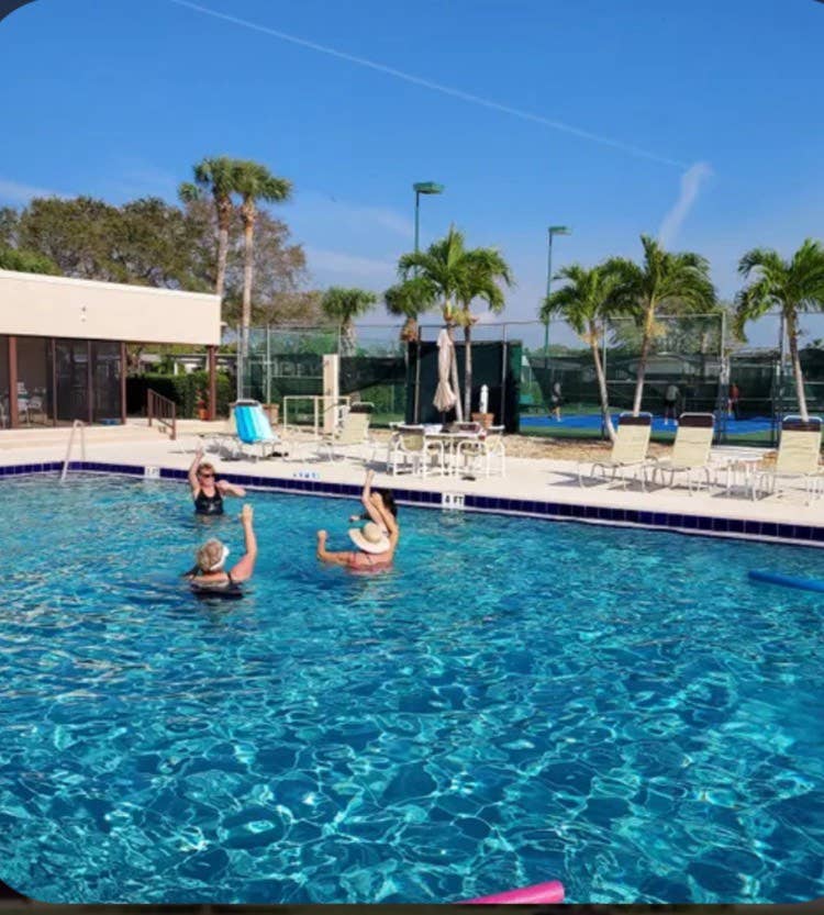 Furnished Queen Room  /Private Bath