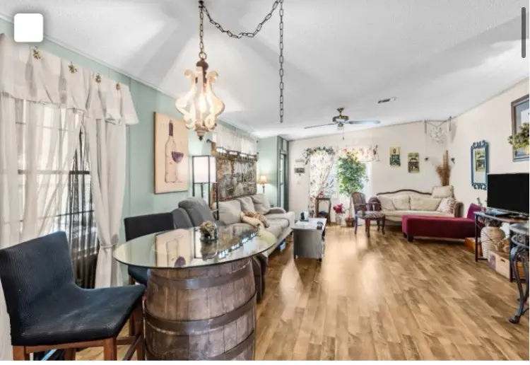 Furnished Queen Room /Private Bath