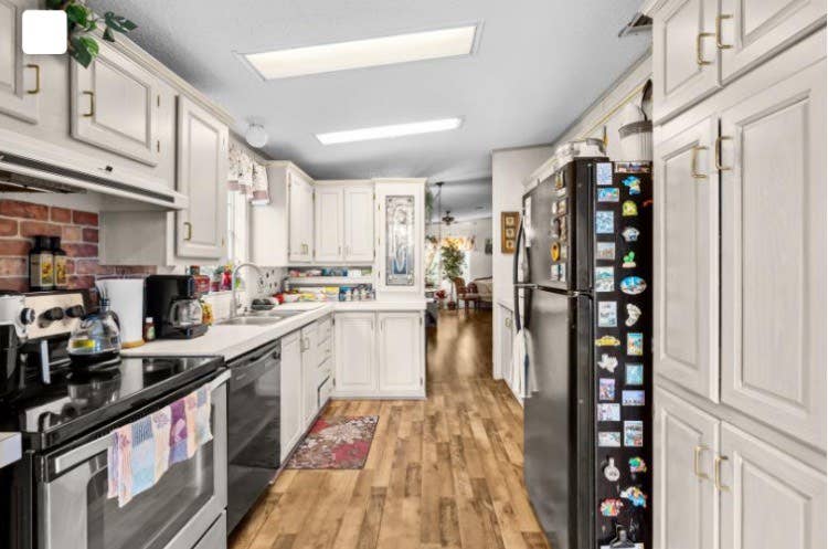 Furnished Queen Room  /Private Bath