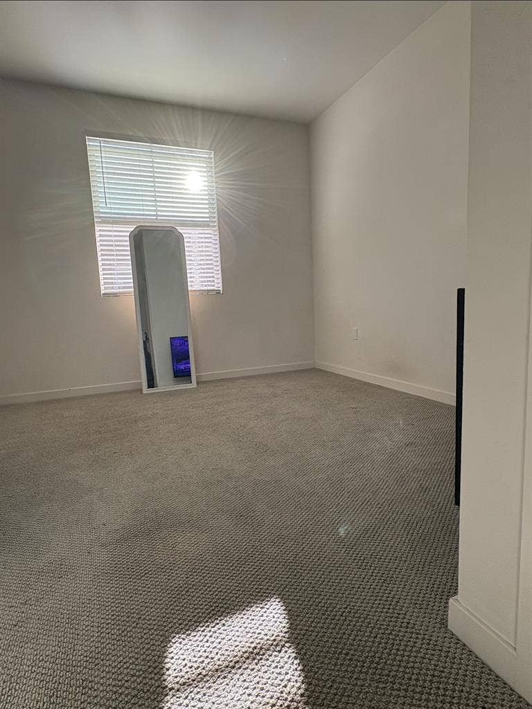 Room for rent Month to Month