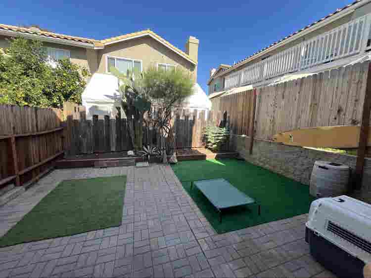 Looking for Female Roomates