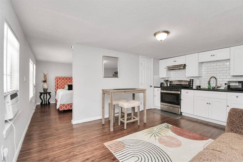 Montrose studio apartment for rent