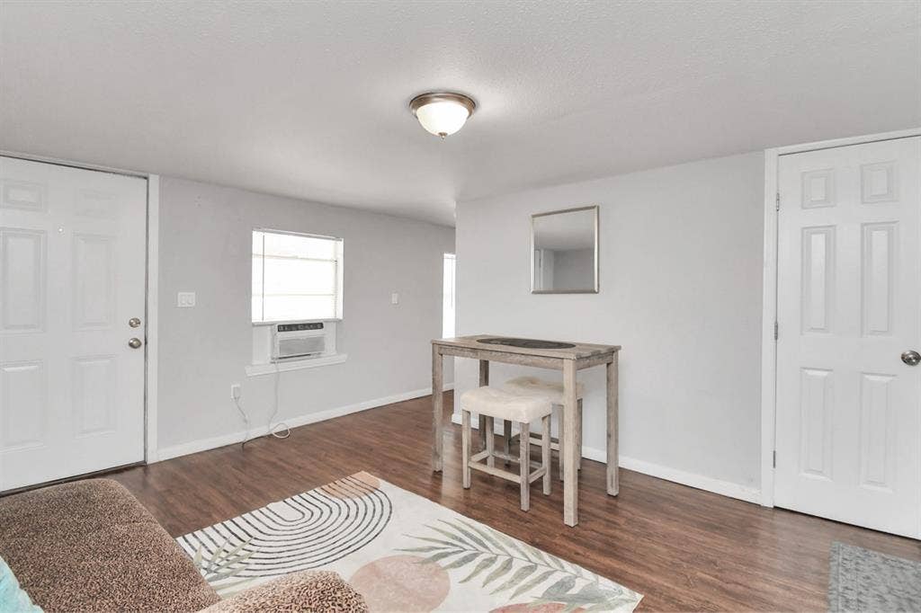 Montrose studio apartment for rent