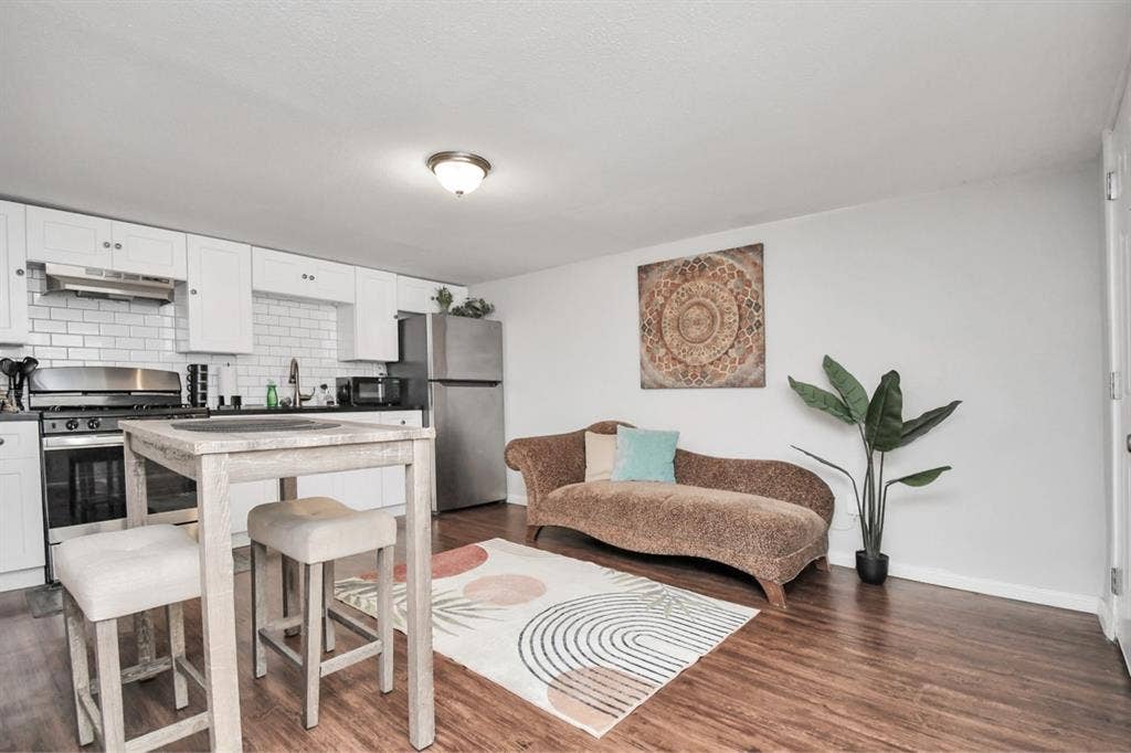 Montrose studio apartment for rent