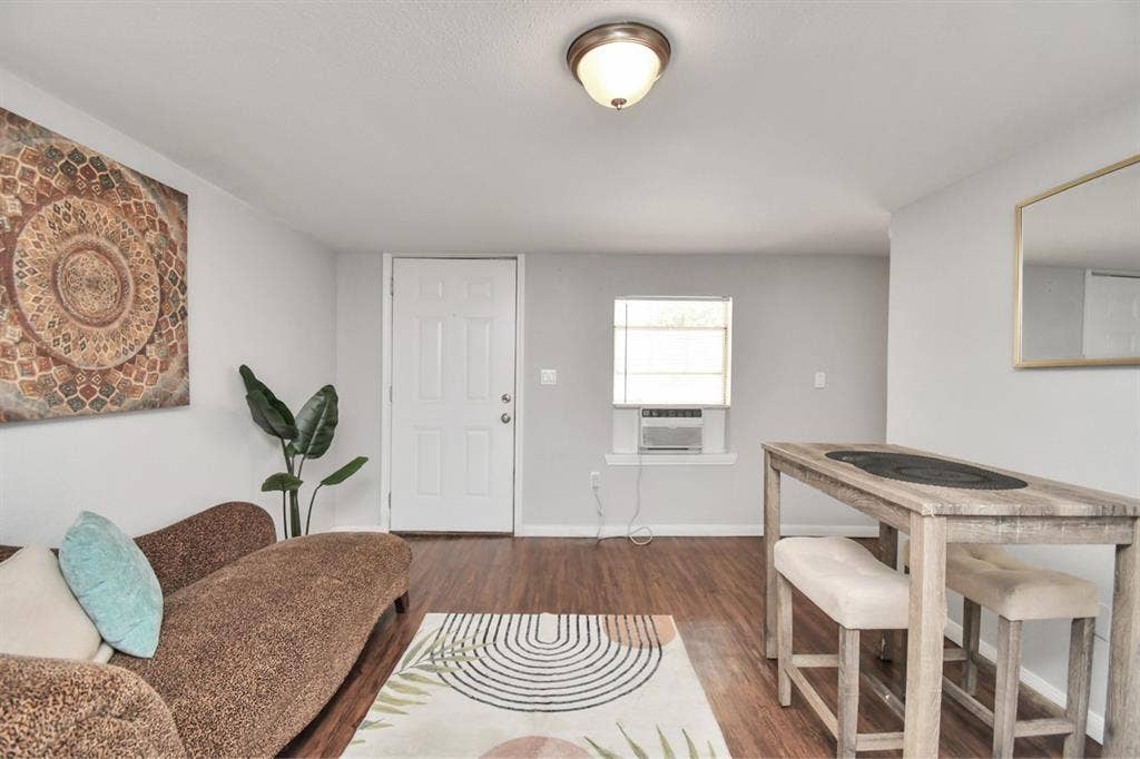 Montrose studio apartment for rent