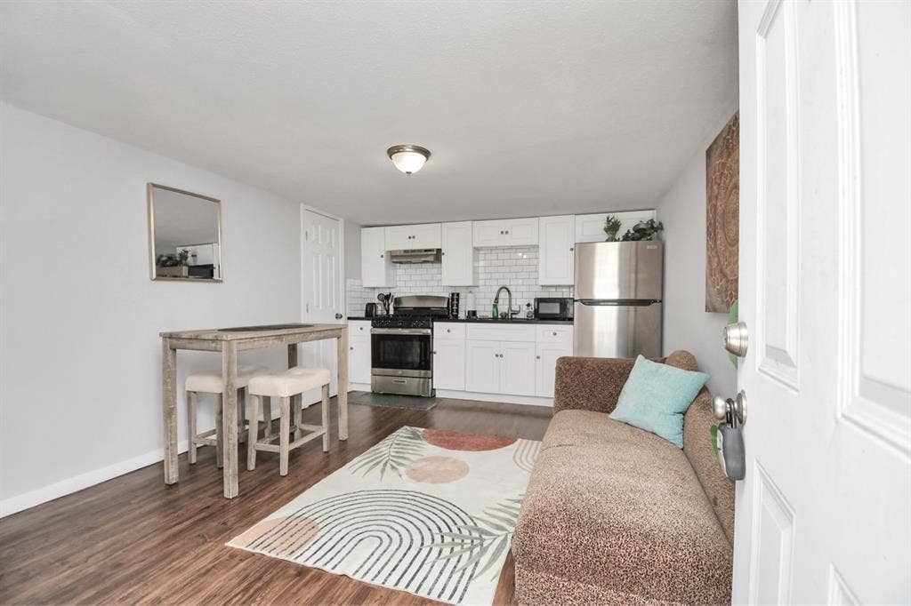 Montrose studio apartment for rent