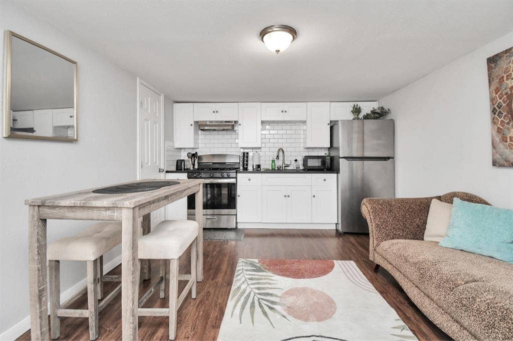 Montrose studio apartment for rent