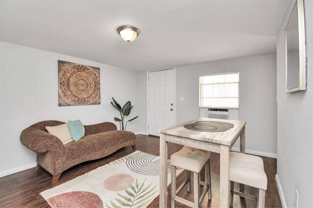 Montrose studio apartment for rent