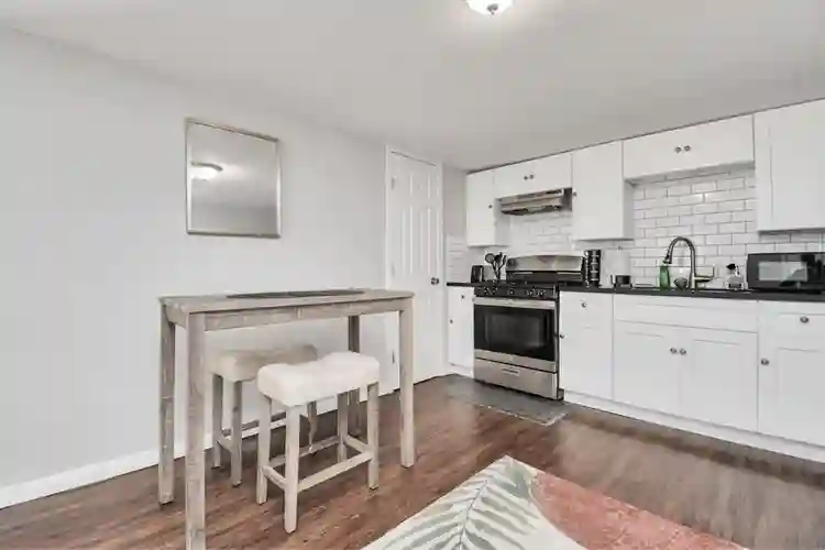 Montrose studio apartment for rent