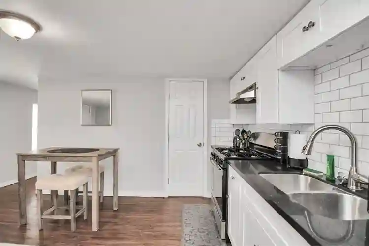 Montrose studio apartment for rent