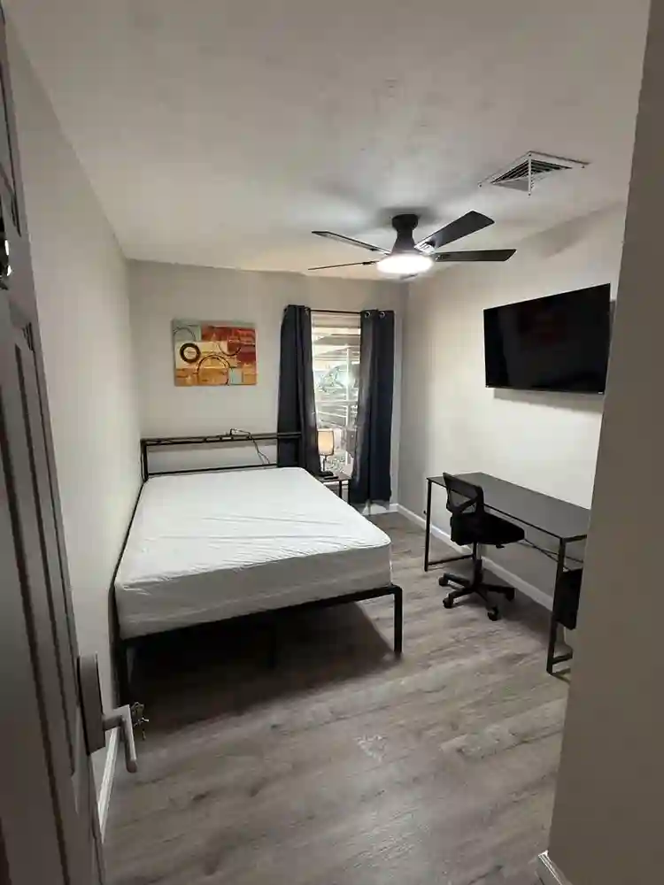 9 BR in Houston