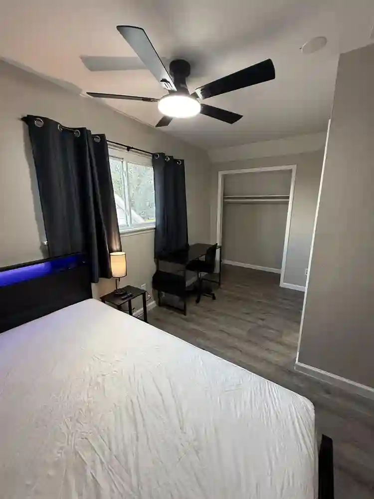 9 BR in Houston