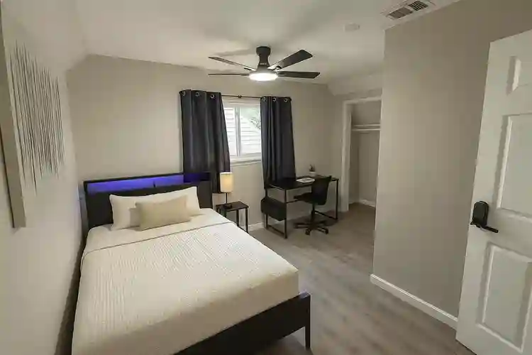 9 BR in Houston