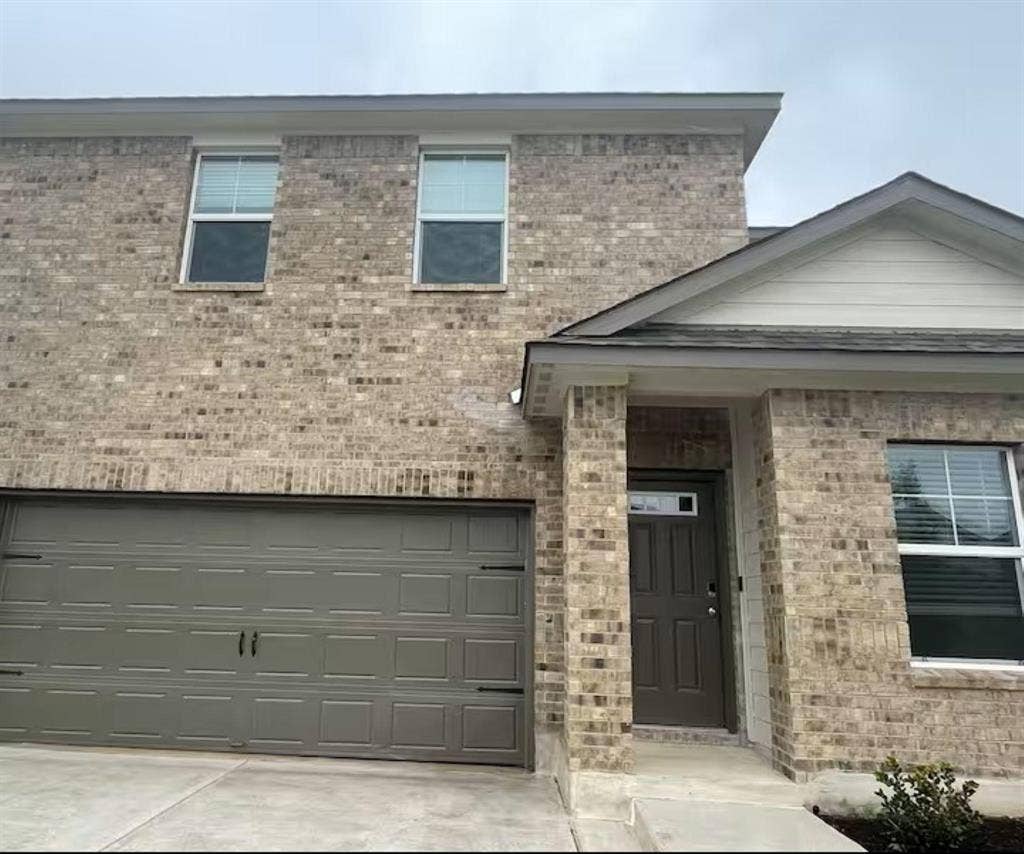 2 BR in Manor