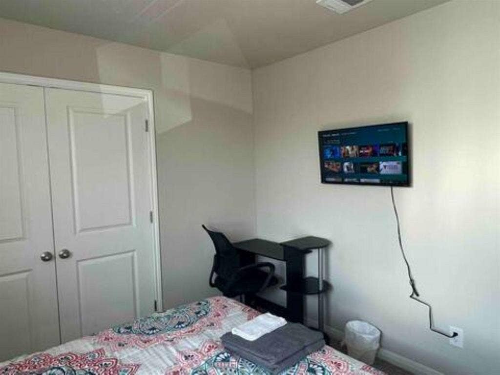 2 BR in Manor