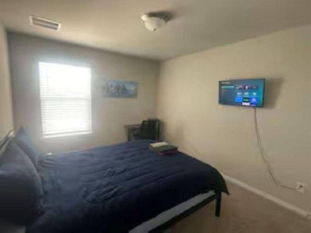 2 BR in Manor