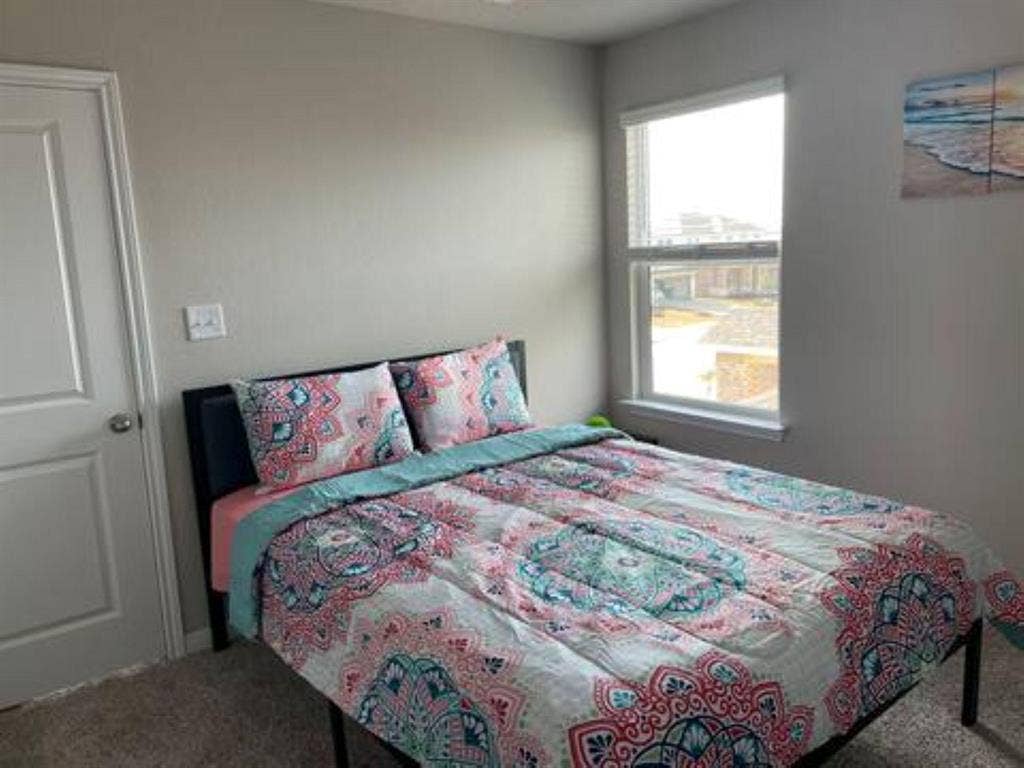 2 BR in Manor