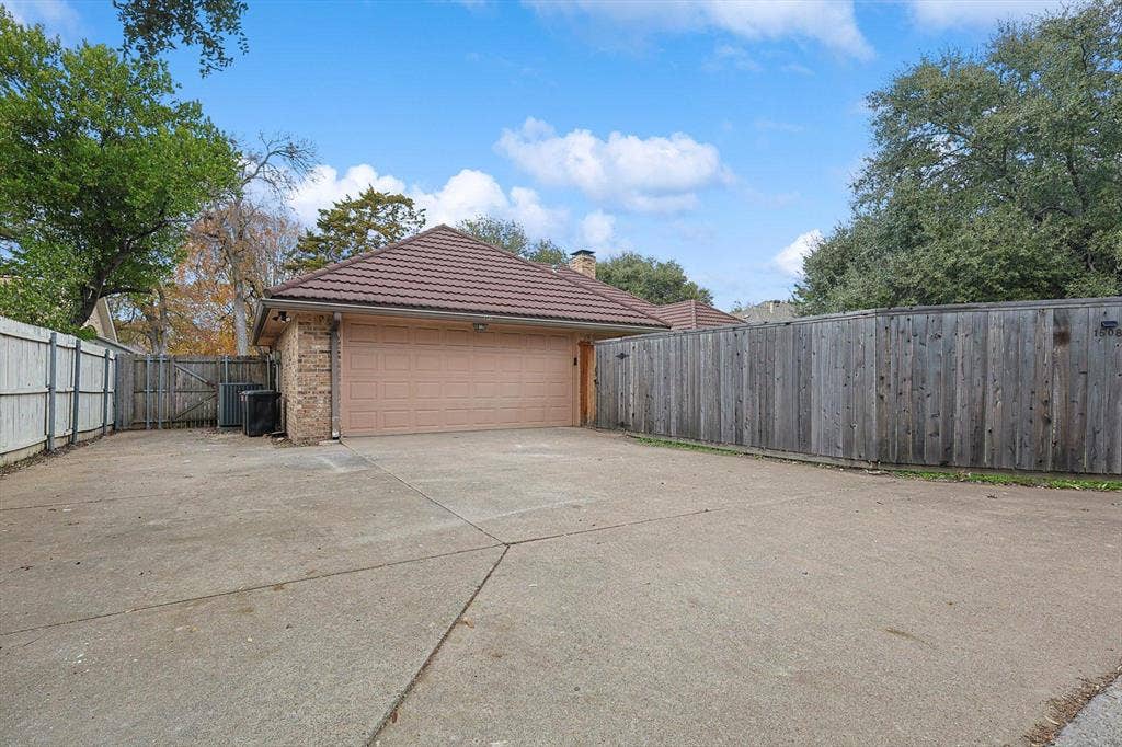 8 BR in DeSoto