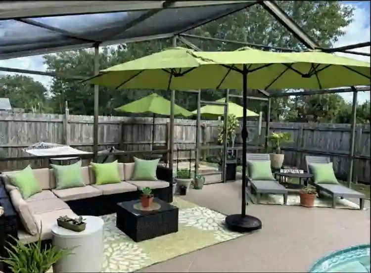 Room with Pool/Garden/Parking spot