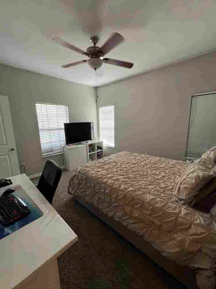 Room for Rent for Men or women.